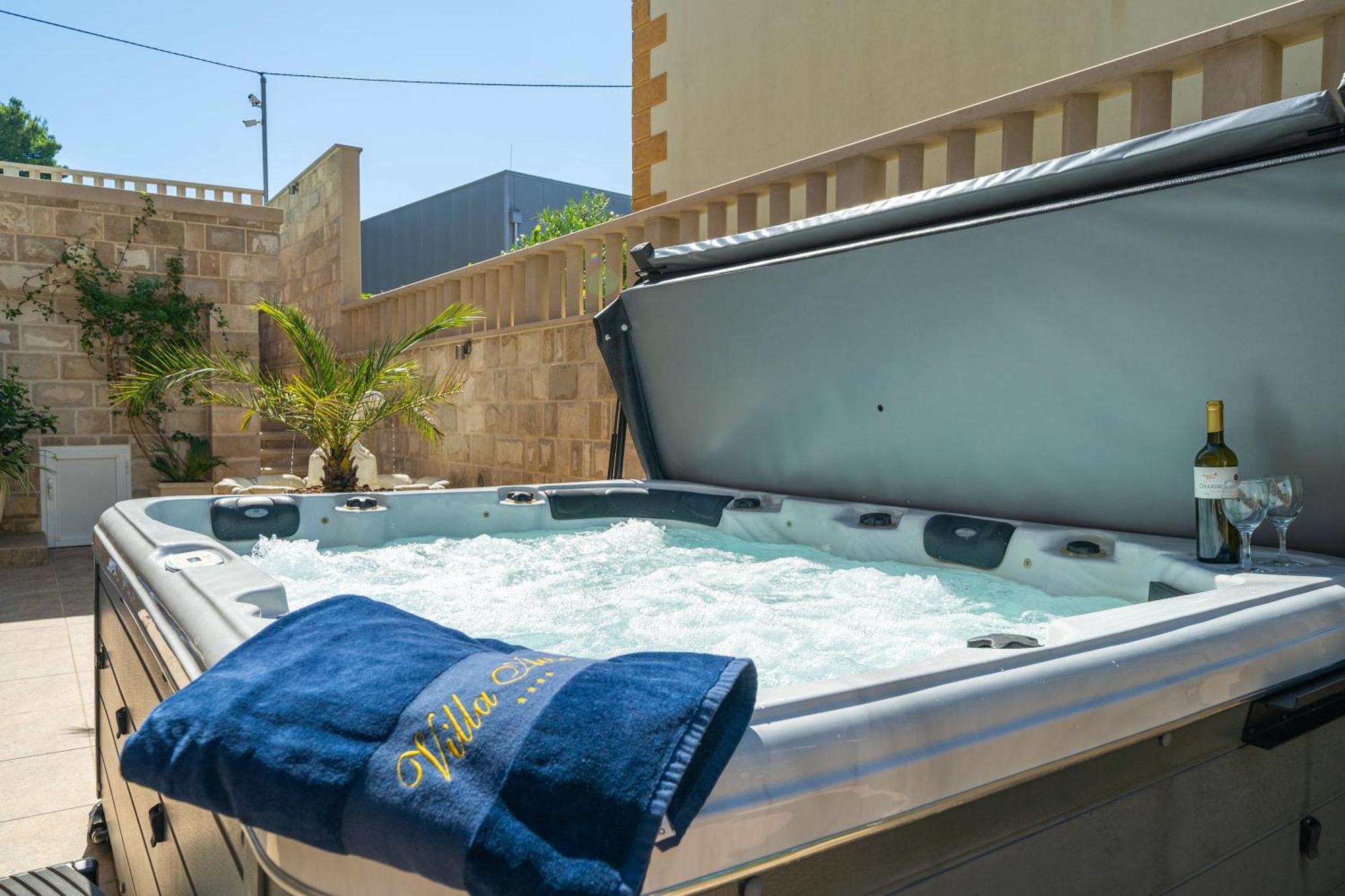 Aura - Adult Only Apartment *