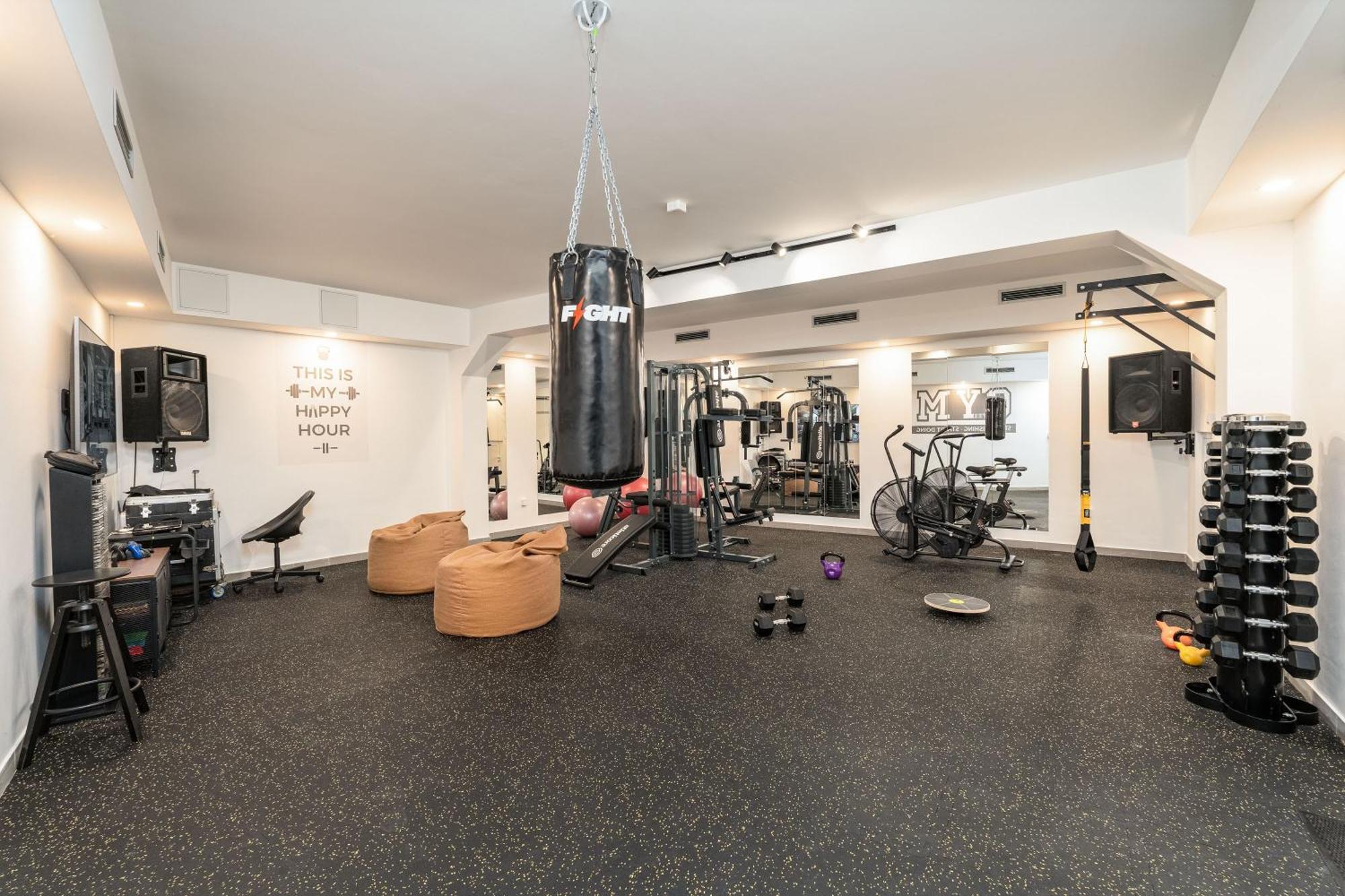 Aura - Adult Only Apartment *