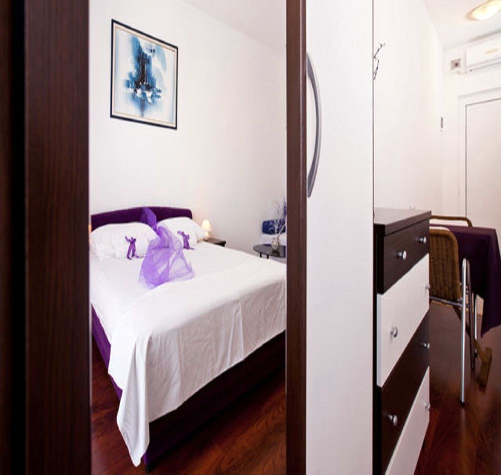 Aura - Adult Only Apartment *